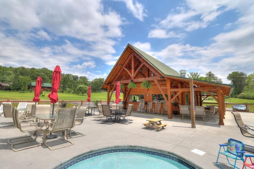 Private Smoky Mountain Luxury Log Home With 2 Fireplaces, Hot Tub & Community Pool Sevierville Exterior foto