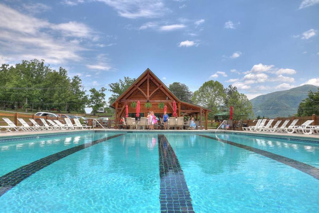 Private Smoky Mountain Luxury Log Home With 2 Fireplaces, Hot Tub & Community Pool Sevierville Exterior foto